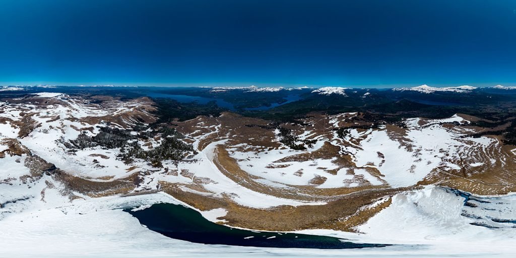 Panorámica de la Cima Batea Mahuida mirando al lado argentino