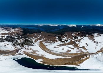 Panorámica de la Cima Batea Mahuida mirando al lado argentino